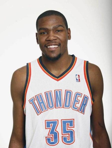 两球员结束联赛征程即赴国家队报到（两名球员联赛收官后即刻赴国家队报到）