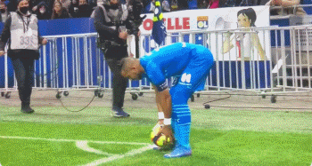 诺丁汉森林传奇约翰·罗伯逊去世，曾助森林两夺欧冠（诺丁汉森林名宿约翰·罗伯逊逝世，曾助队两夺欧冠冠军）