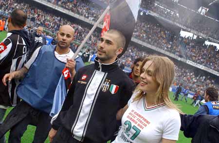 英超第14轮：切尔西1-3利兹联两场不胜 托辛失误送礼帕尔默复出（英超第14轮：切尔西1-3负利兹联，两轮不胜；托辛失误送礼，帕尔默复出）