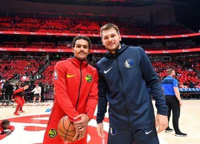 群星闪耀！长虹携手滑雪世界杯，书写“科技+体育”共赢新篇（星光汇聚！长虹联袂滑雪世界杯，开启科技+体育共融新篇）