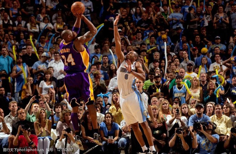 感谢俱乐部，U16国少球员身穿各自俱乐部训练服拍摄全家福（致谢各俱乐部，U16国少球员穿本队训练服拍全家福）