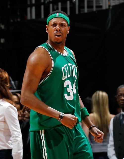 阿斯：拉菲尼亚因为肌肉不适缺战贝蒂斯，他能出战下场欧冠（阿斯：拉菲尼亚因肌肉不适无缘战贝蒂斯，预计可出战下一场欧冠）