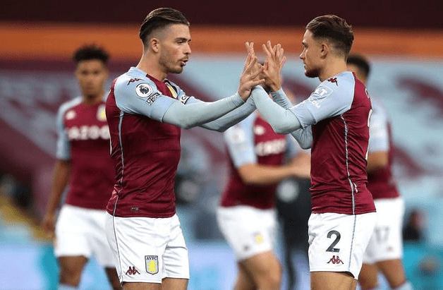 前锋单场双响，全场瞩目（前锋梅开二度，全场焦点）