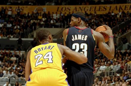 西媒：苏契奇一只脚已踏出皇社大门，球队愿意直接出售他（西媒：苏契奇基本确定离开皇社，俱乐部倾向直接出售）