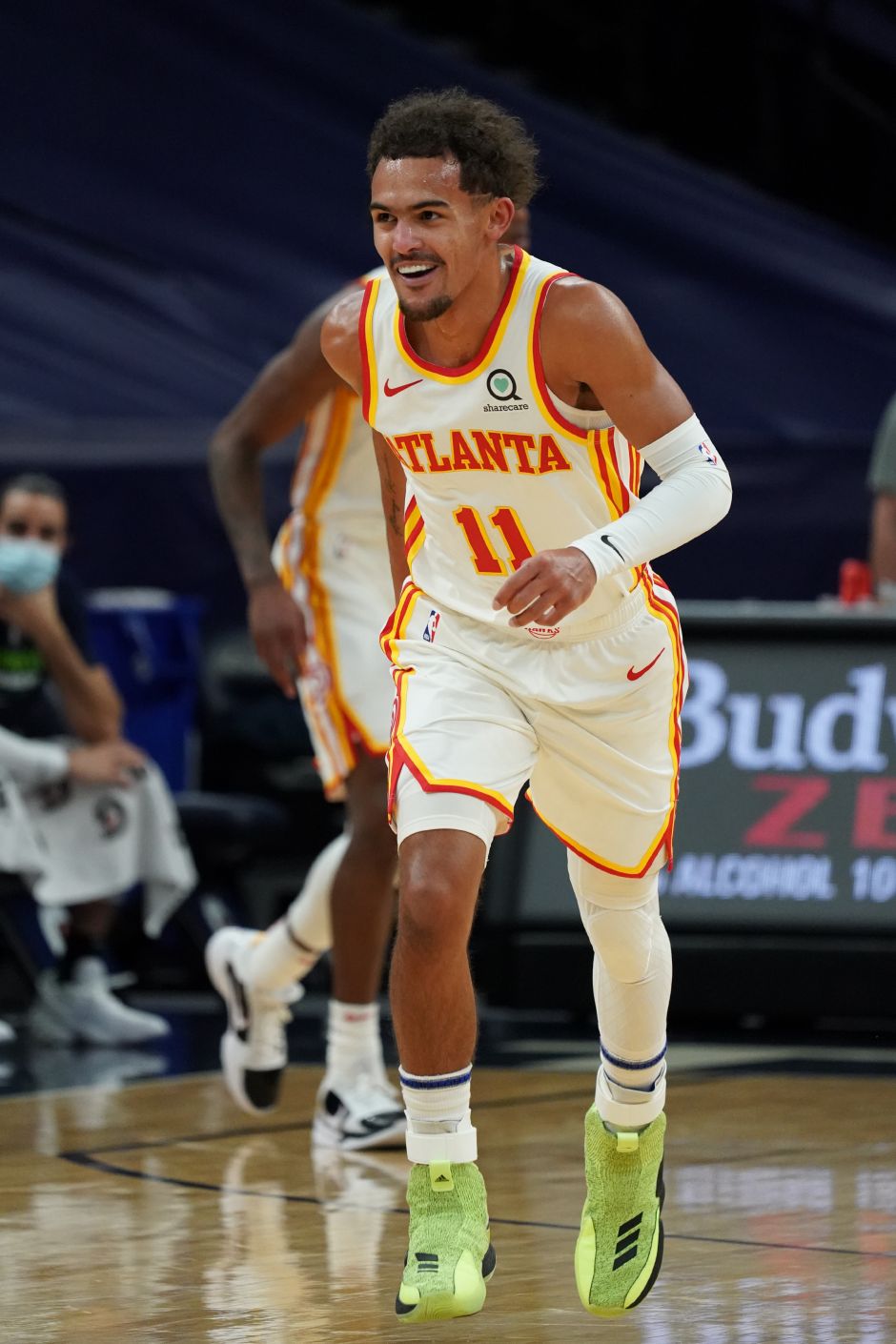 马卡：维尼修斯和皇马续约谈判远未达成，期限与年薪上有分歧（马卡报：皇马与维尼修斯续约受阻，合同期限与年薪尚未谈拢）