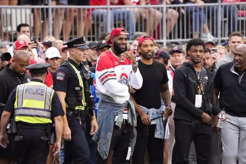 齐沃：何塞普需要陪伴；劳塔罗太有责任心，他要学会露出笑容（齐沃：多陪陪何塞普；劳塔罗责任心太强，也该学会笑一笑）