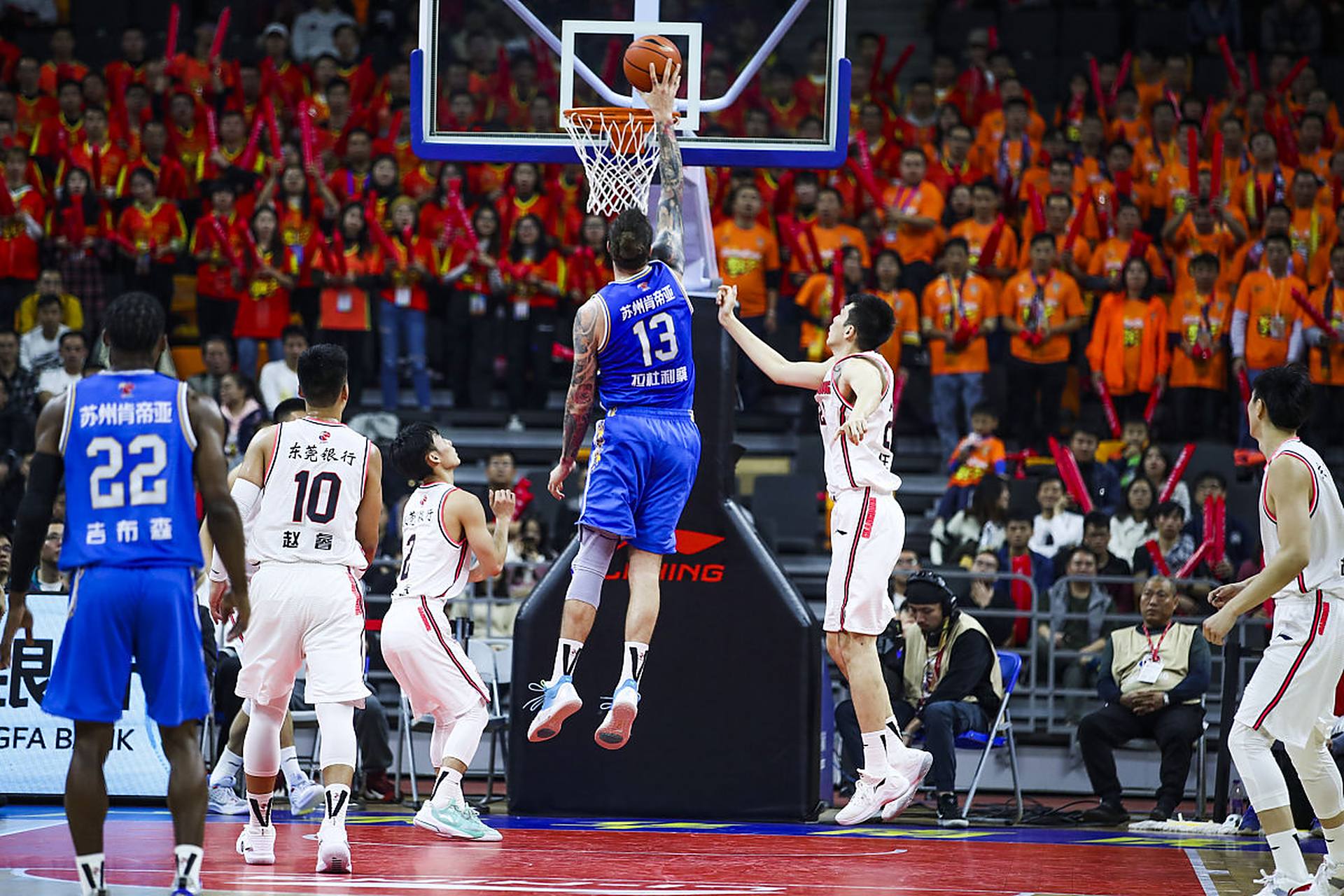 西甲：巴萨主场4-1大胜瓦伦西亚（西甲战报：巴萨主场4-1力克瓦伦西亚）