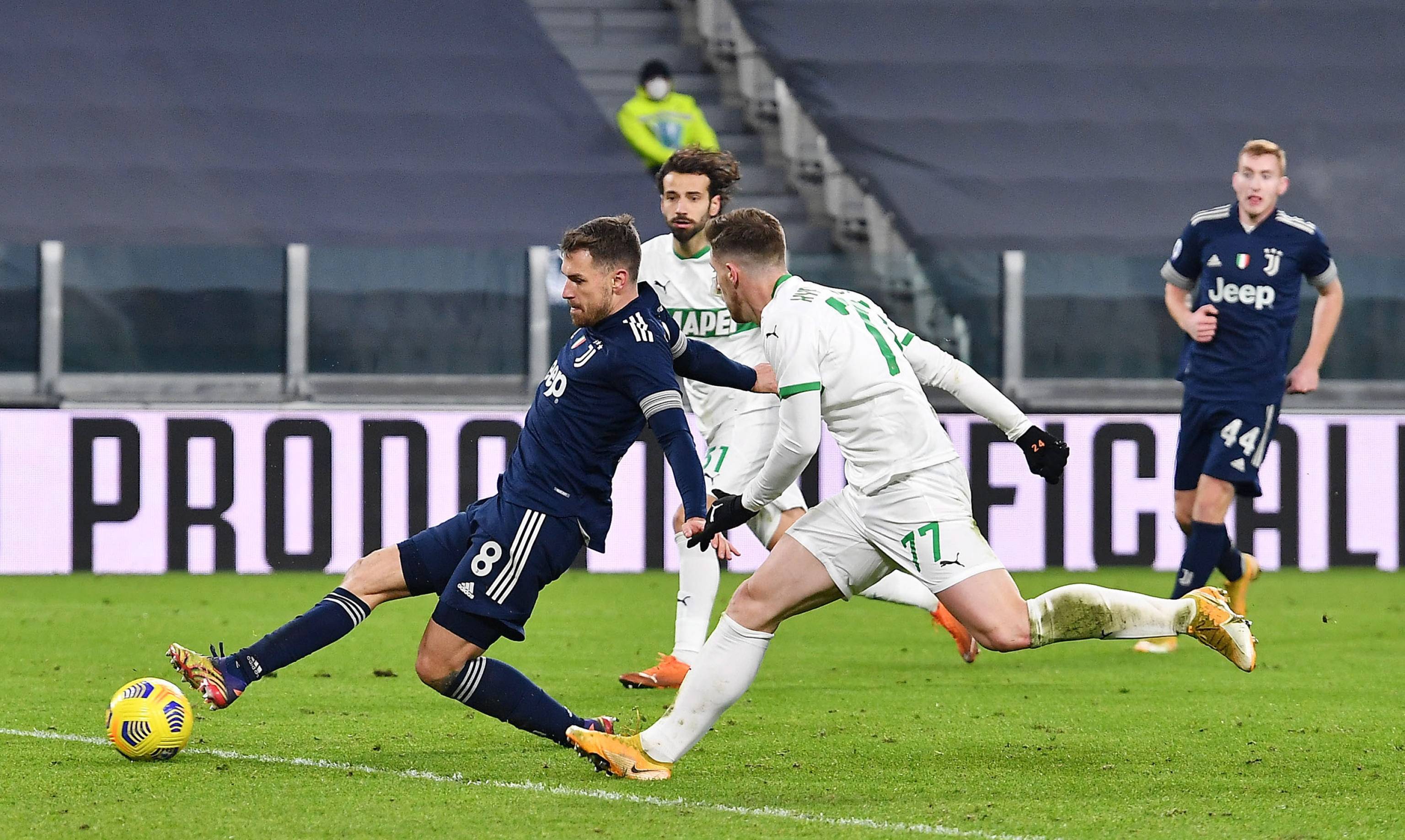 篮球火箭球员社媒晒出训练照（火箭队球员社交平台晒训练照）